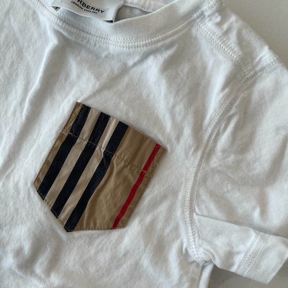 Burberry Tshirt - Picture 2 of 5